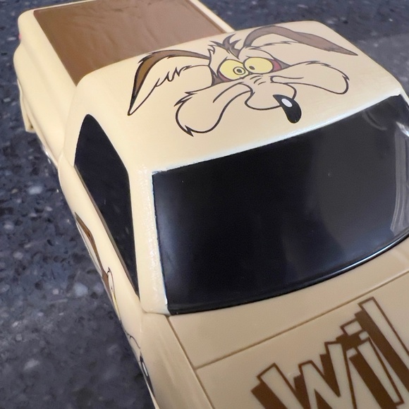 Wile Coyote Snap Kit Truck , Assembled - Picture 12 of 12